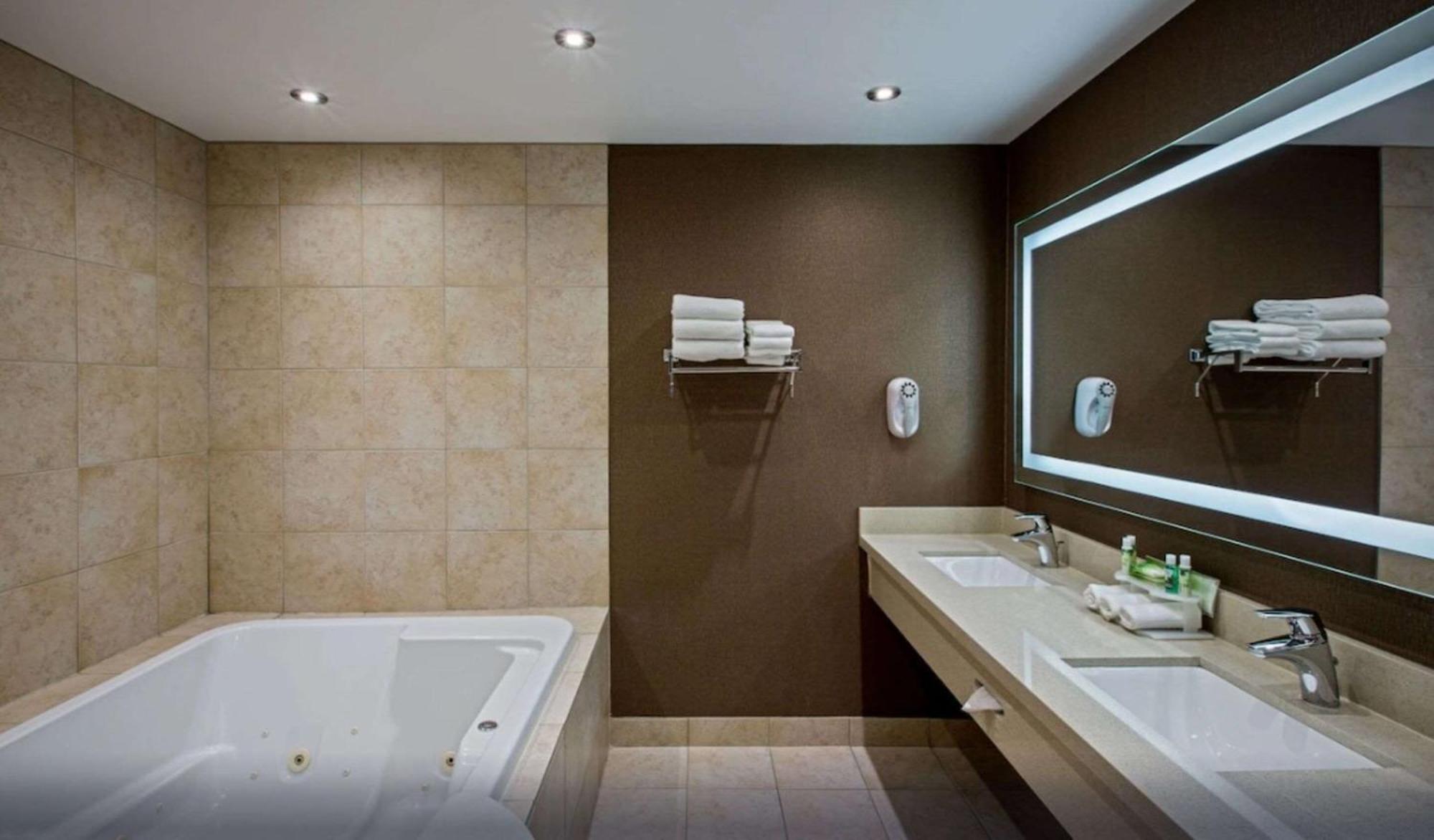 Quality Inn & Suites Regina Downtown Buitenkant foto